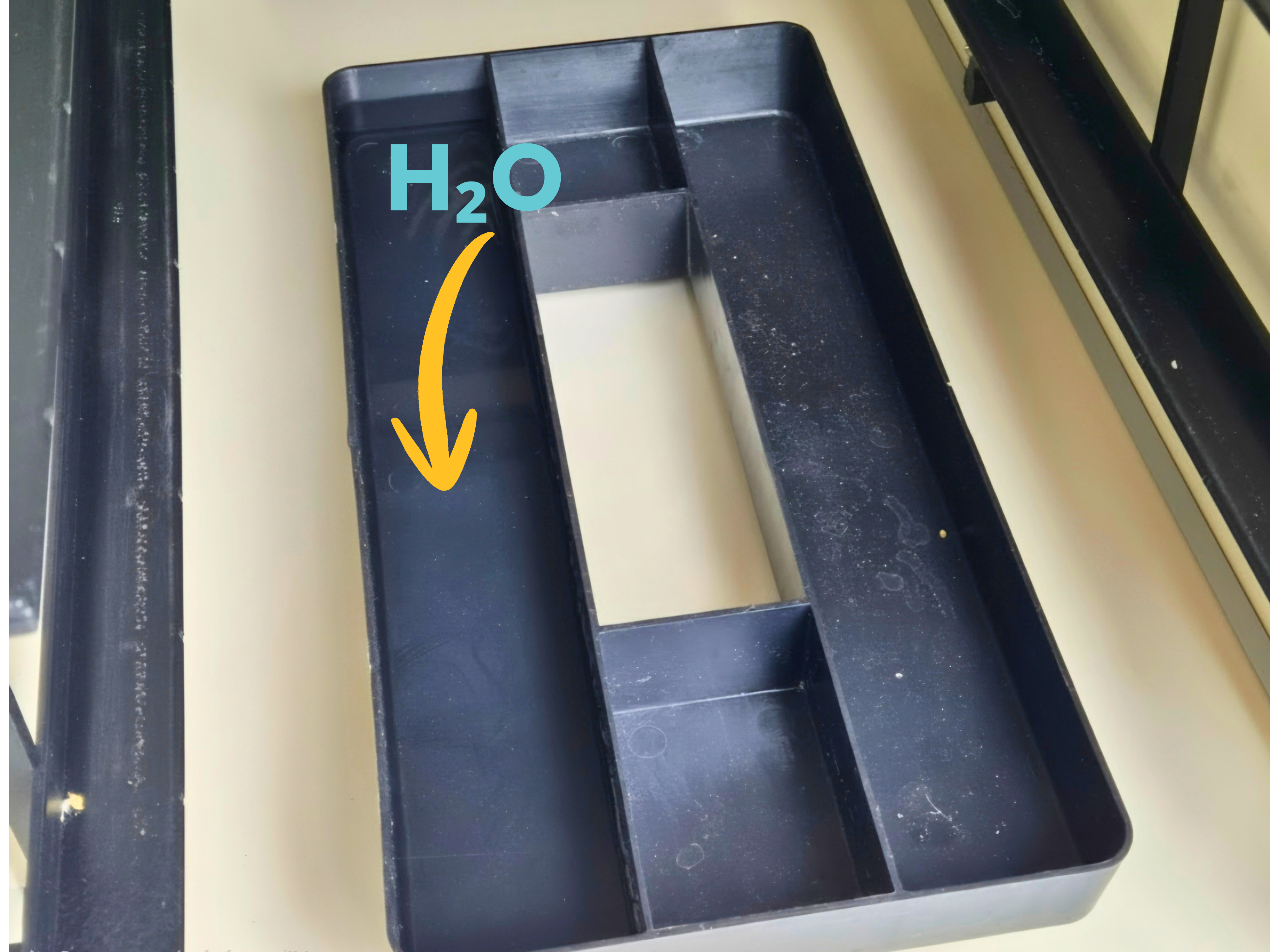 Bac d'humidification intérieur d'une couveuse Cimuka CT