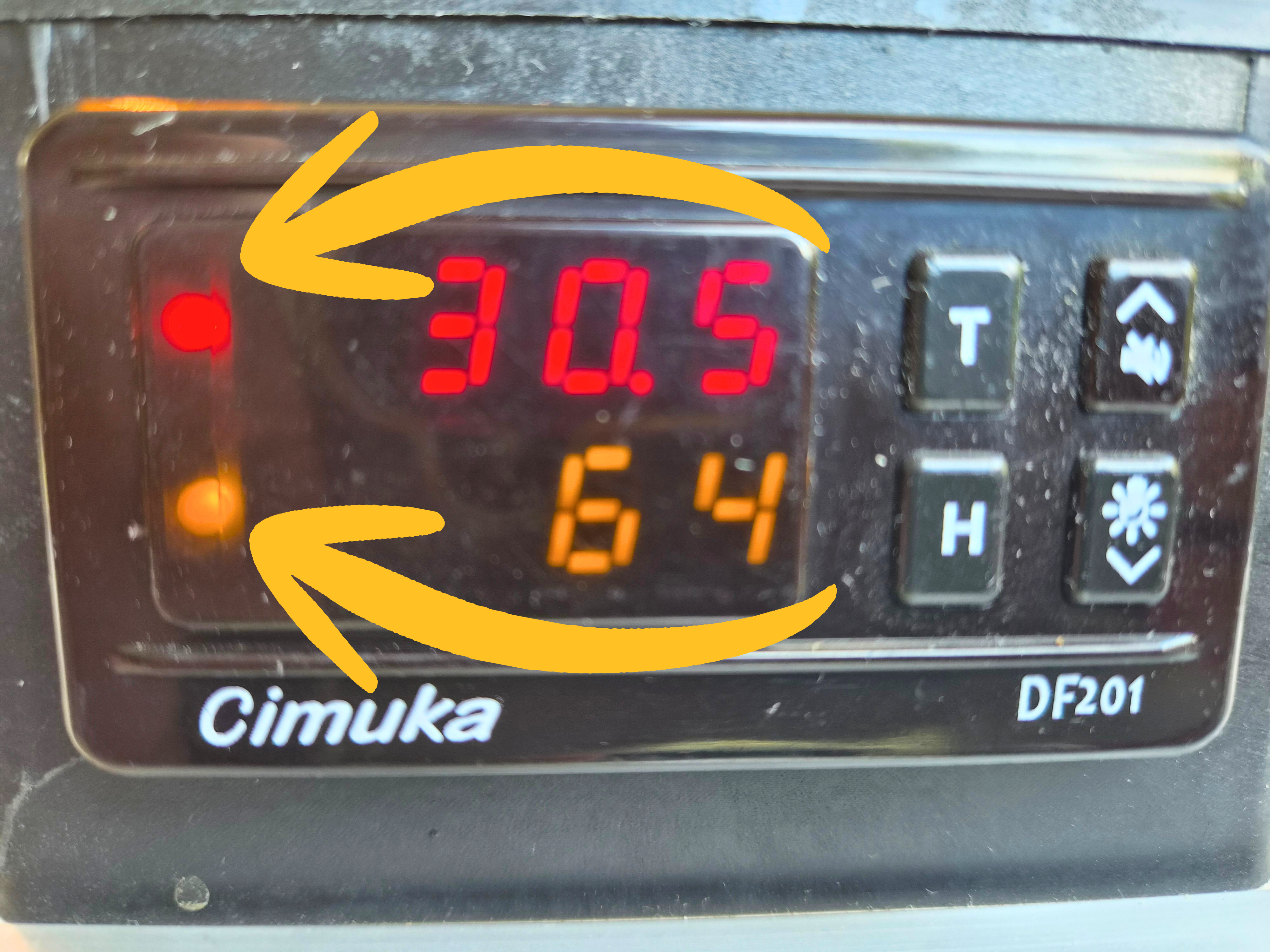 Voyants de chauffage et d'humidification du contrôleur DiGiFEEL d'une couveuse Cimuka